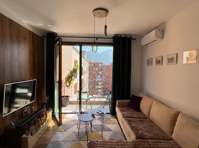 Zirkon Rush 公寓 *