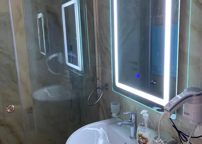 Zirkon Rush 公寓 *